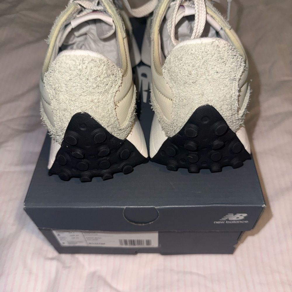 New Balance Womens 327 Sneakers - Picture 3 of 6